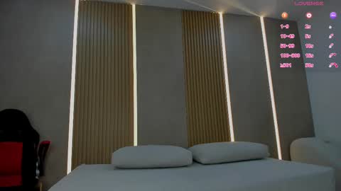 Snapshot of emily_kovac chatting on November 18, 12:09 pm emily_kovac online show from November 18, 12:09 pm