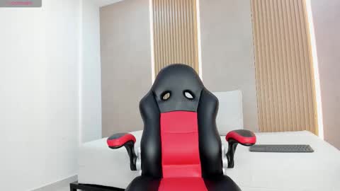 Snapshot of emily_kovac chatting on December 5, 12:14 pm emily_kovac online show from December 5, 12:14 pm