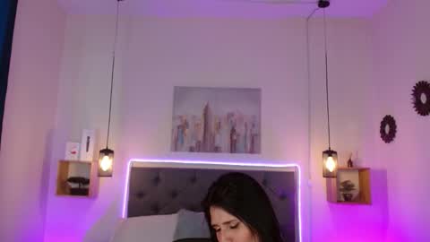 Snapshot of emily_leinn chatting on January 10, 3:37 pm E M I L Y online show from January 10, 3:37 pm