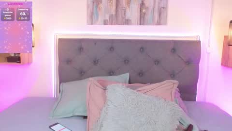 Snapshot of emily_leinn chatting on February 15, 6:01 pm E M I L Y online show from February 15, 6:01 pm