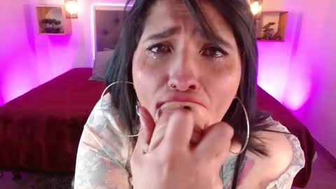 Snapshot of emily_leinn chatting on September 8, 3:22 pm E M I L Y online show from September 8, 3:22 pm