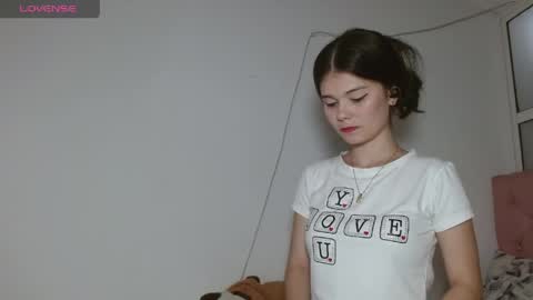Snapshot of emily_littesweet chatting on April 18, 10:54 pm Emily littesweets online show from April 18, 10:54 pm