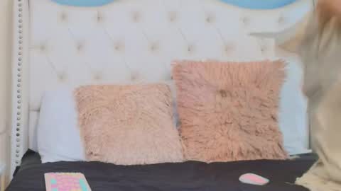 Emily online show from November 28, 8:11 pm