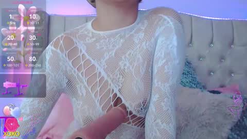 Snapshot of emily_merbu chatting on February 20, 6:19 pm Emi online show from February 20, 6:19 pm