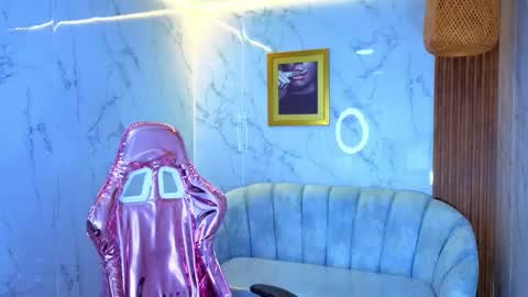 Emily  online show from November 17, 8:25 pm