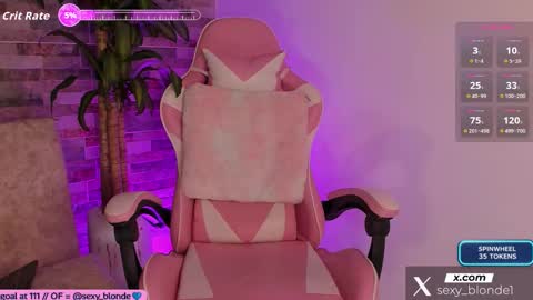 Snapshot of emily_montoya chatting on November 4, 10:20 pm Emily online show from November 4, 10:20 pm