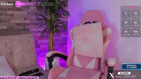 Snapshot of emily_montoya chatting on November 9, 10:52 pm Emily online show from November 9, 10:52 pm