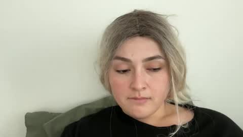 emily_morning_dew online show from October 18, 1:45 pm