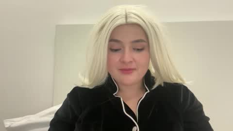 Snapshot of emily_morning_dew chatting on February 12, 2:56 pm emily_morning_dew online show from February 12, 2:56 pm