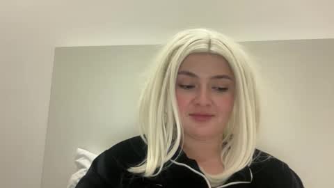 Snapshot of emily_morning_dew chatting on February 14, 4:26 pm emily_morning_dew online show from February 14, 4:26 pm
