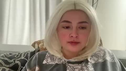 Snapshot of emily_morning_dew chatting on February 17, 9:28 am emily_morning_dew online show from February 17, 9:28 am