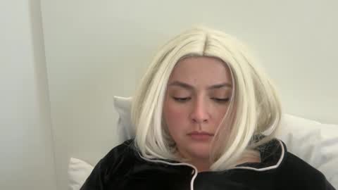 Snapshot of emily_morning_dew chatting on February 28, 2:18 pm emily_morning_dew online show from February 28, 2:18 pm