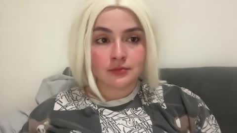 Snapshot of emily_morning_dew chatting on March 10, 8:14 pm emily_morning_dew online show from March 10, 8:14 pm