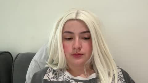 Snapshot of emily_morning_dew chatting on March 18, 4:48 am emily_morning_dew online show from March 18, 4:48 am