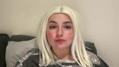 Snapshot of emily_morning_dew chatting on March 18, 5:05 pm emily_morning_dew online show from March 18, 5:05 pm