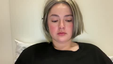 Snapshot of emily_morning_dew chatting on April 28, 3:00 am emily_morning_dew online show from April 28, 3:00 am