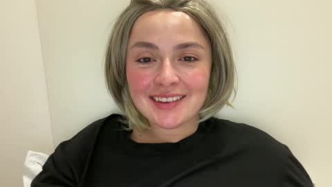 Snapshot of emily_morning_dew chatting on April 28, 8:25 pm emily_morning_dew online show from April 28, 8:25 pm