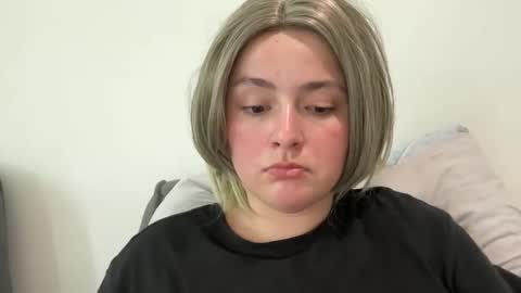 emily_morning_dew online show from June 6, 9:36 am