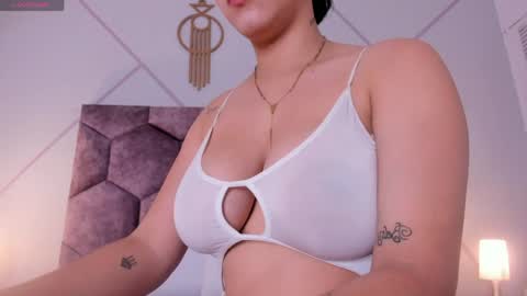 Snapshot of emily_nova_ chatting on April 5, 11:51 am emily_nova_ online show from April 5, 11:51 am