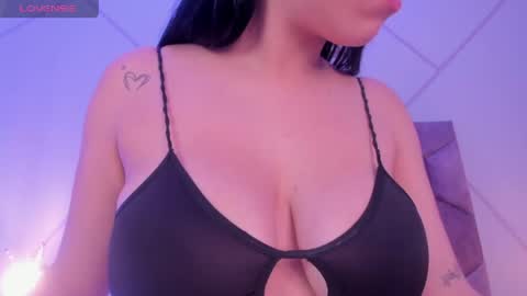 Snapshot of emily_nova_ chatting on April 16, 12:06 pm emily_nova_ online show from April 16, 12:06 pm