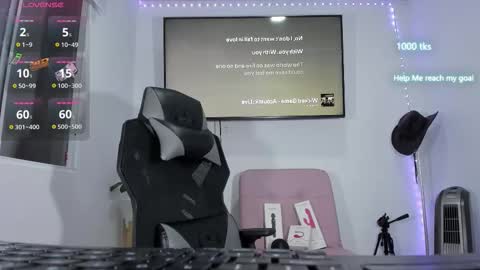 emily_palmeer online show from March 5, 10:55 am