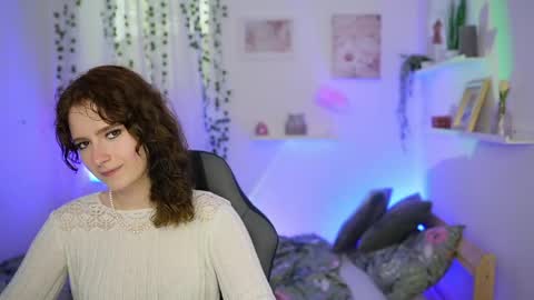 emily_paris18 online show from June 6, 1:16 pm