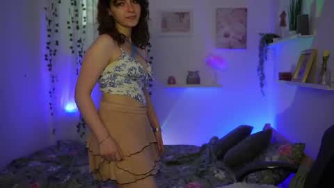 emily_paris18 online show from June 9, 1:12 pm