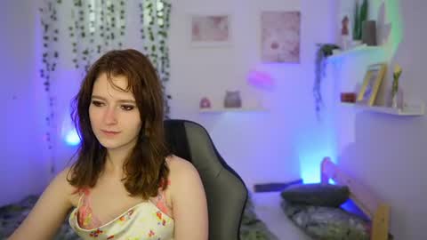 emily_paris18 online show from June 12, 12:26 pm