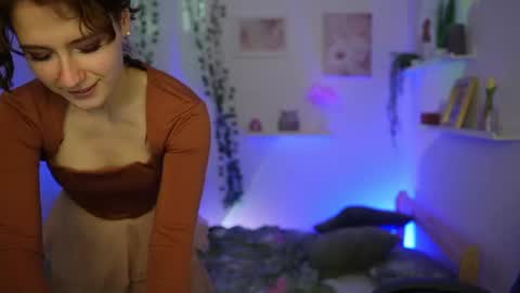 emily_paris18 online show from June 14, 1:13 pm