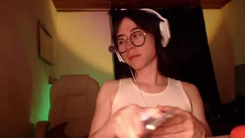 emily_pearl_ online show from December 8, 1:35 am