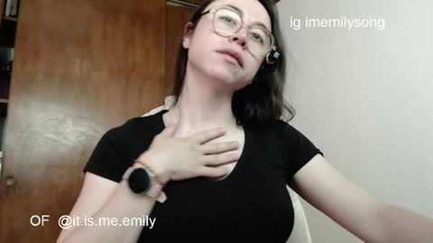 emily_pearl_ online show from June 3, 8:03 pm