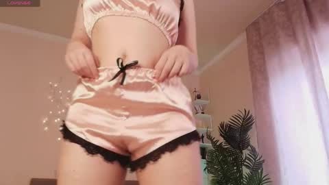 emily_relishh online show from April 21, 1:06 pm