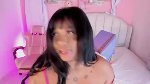 Snapshot of emily_restrepoo chatting on June 17, 9:34 am Emily online show from June 17, 9:34 am