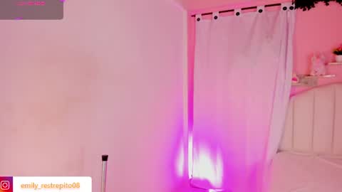 Snapshot of emily_restrepoo chatting on July 2, 5:13 am Emily online show from July 2, 5:13 am
