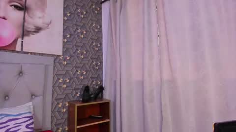 Snapshot of emily_rivera78 chatting on February 19, 6:37 pm Emily online show from February 19, 6:37 pm