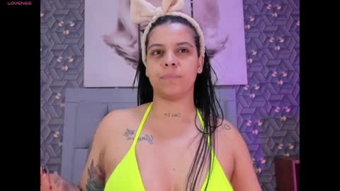 Snapshot of emily_rivera78 chatting on April 9, 4:12 am Emily online show from April 9, 4:12 am