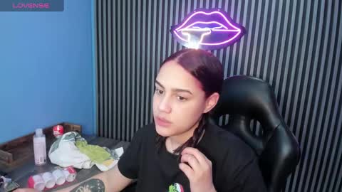 Emily  online show from December 8, 12:52 pm