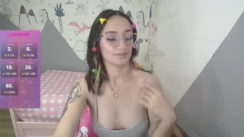 Snapshot of emily_rousse_t chatting on September 19, 8:20 pm Emily online show from September 19, 8:20 pm