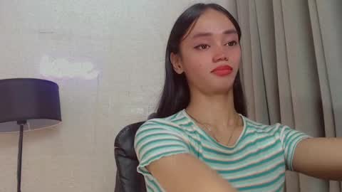 emily_sexyslut online show from January 2, 6:45 pm