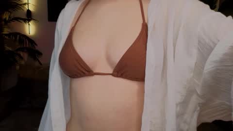 Snapshot of emily_shepard chatting on October 17, 2:04 am emily shepard online show from October 17, 2:04 am