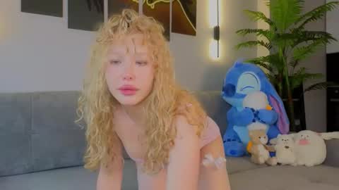 Snapshot of emily_shepard chatting on December 1, 2:16 am emily shepard online show from December 1, 2:16 am