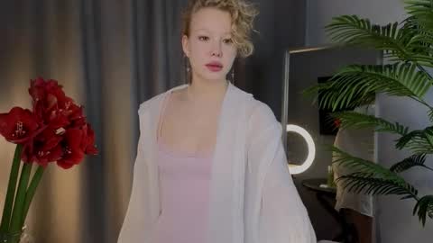 Snapshot of emily_shepard chatting on December 3, 2:30 am emily shepard online show from December 3, 2:30 am