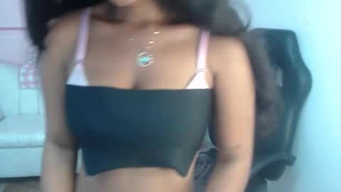 Snapshot of emily_smith_t chatting on March 18, 9:40 pm emily_smith_t online show from March 18, 9:40 pm