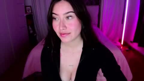 Snapshot of emily_swan_04 chatting on December 20, 3:46 am Emily Swan online show from December 20, 3:46 am