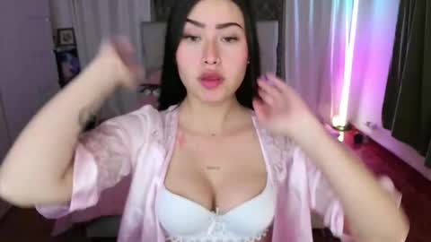 Snapshot of emily_swan_04 chatting on January 13, 3:56 am Emily Swan online show from January 13, 3:56 am