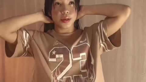 Snapshot of emily_sweett12 chatting on December 2, 12:32 pm Emily online show from December 2, 12:32 pm