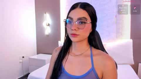 emily_tolson online show from December 22, 7:11 pm