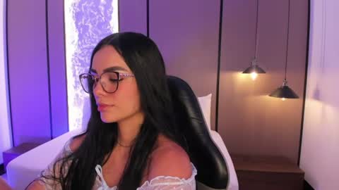 emily_tolson online show from June 12, 9:25 pm