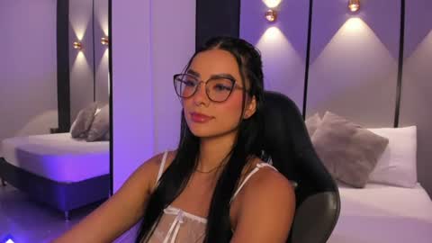 emily_tolson online show from June 16, 7:27 pm