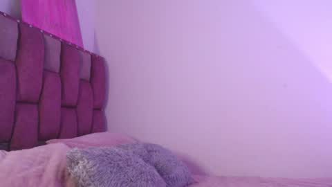 Snapshot of emily_w2 chatting on May 21, 4:08 am emily_w2 online show from May 21, 4:08 am